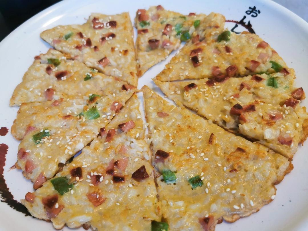 早餐蛋饼，解决剩米饭的好方法，食材随意味道超赞👍