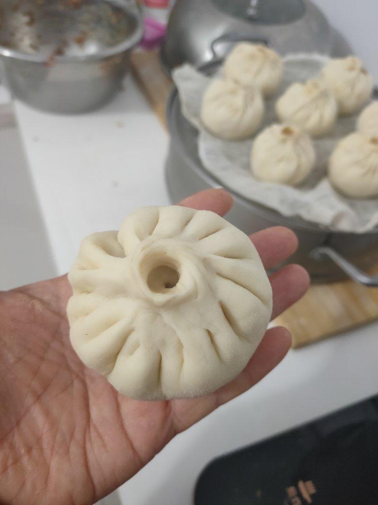 酱肉包升级版（加了点木耳和芹菜 好吃惨了）