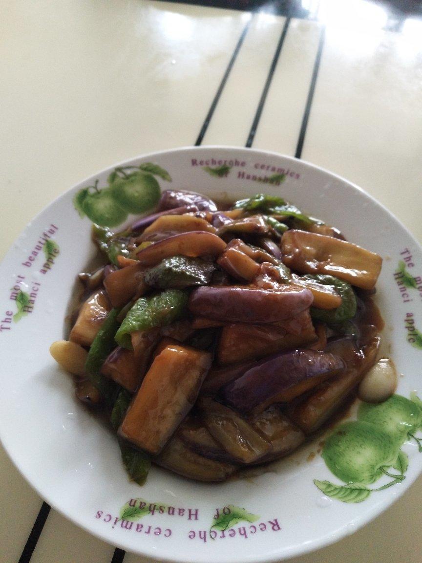 红烧茄子（教你炒茄子不变色的小妙招）