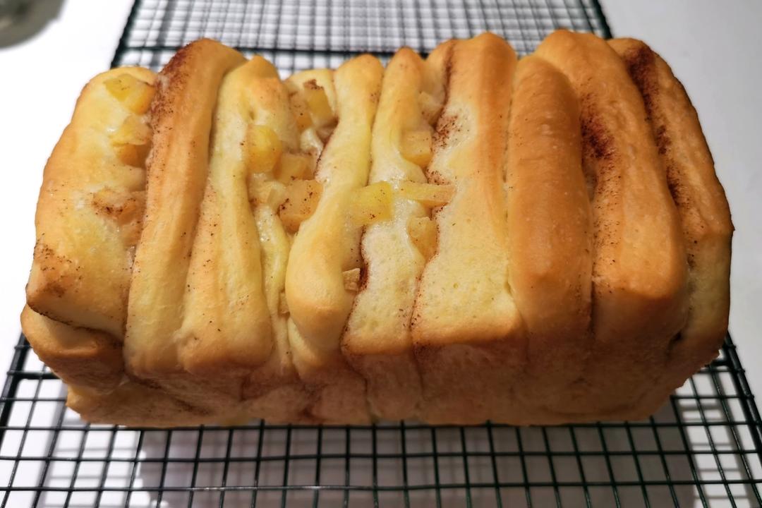手撕苹果肉桂吐司（Pull Apart Bread）
