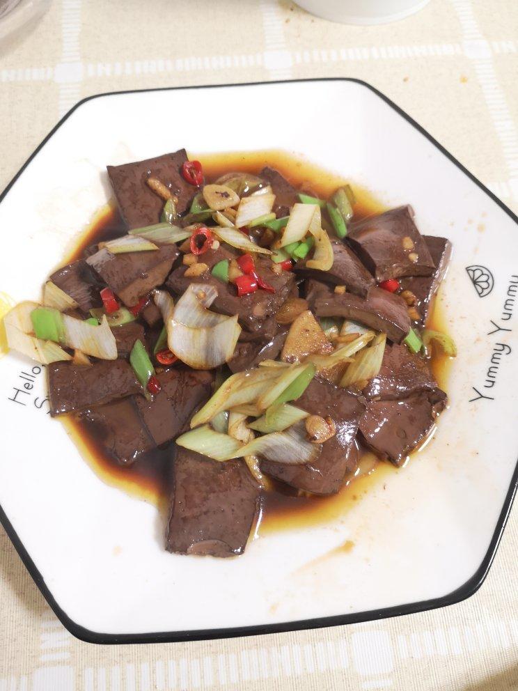 大葱冒鸭血（炒鸭血）