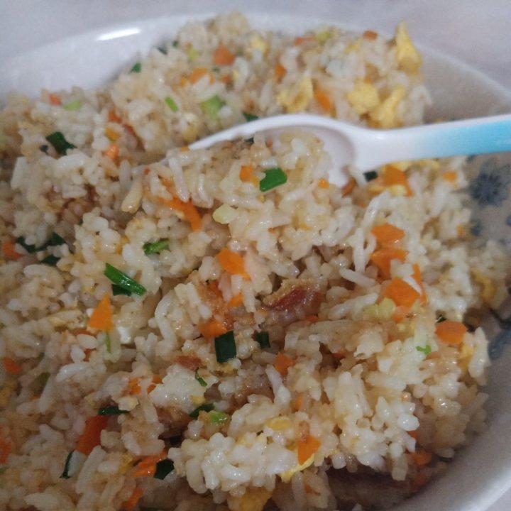 厨房新手也能get✔一碗超有料的时蔬鸡蛋炒饭