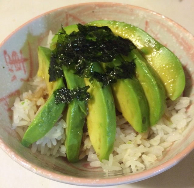 一人食牛油果溏心蛋拌饭