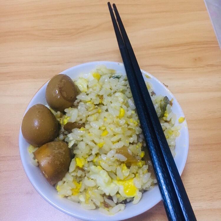 懒人，洋葱鸡蛋炒饭（好吃到爆！！！！）