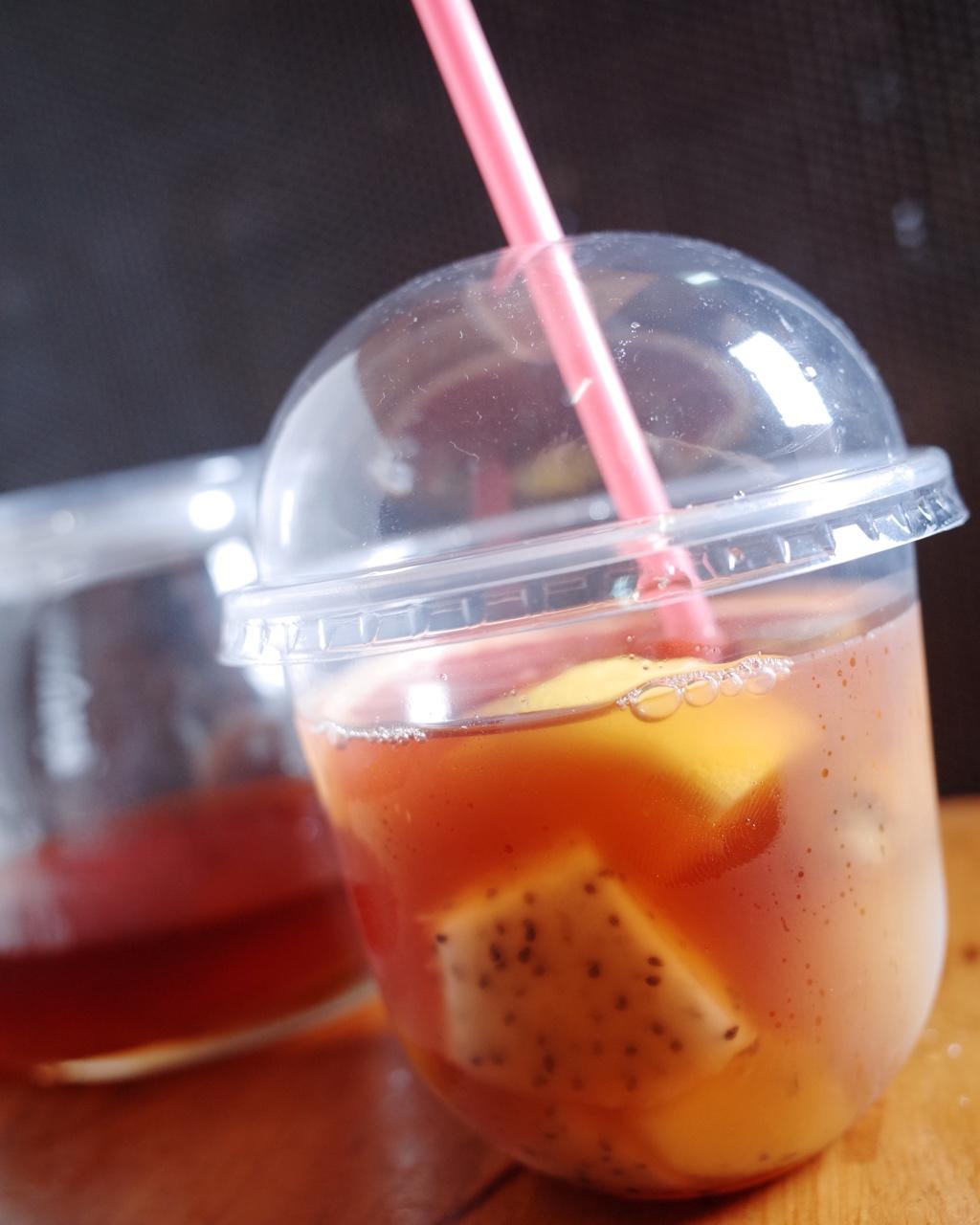 满杯水果茶