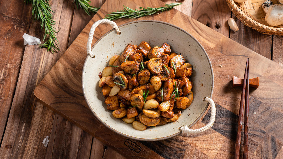 【蒜香口蘑鸡肉粒】