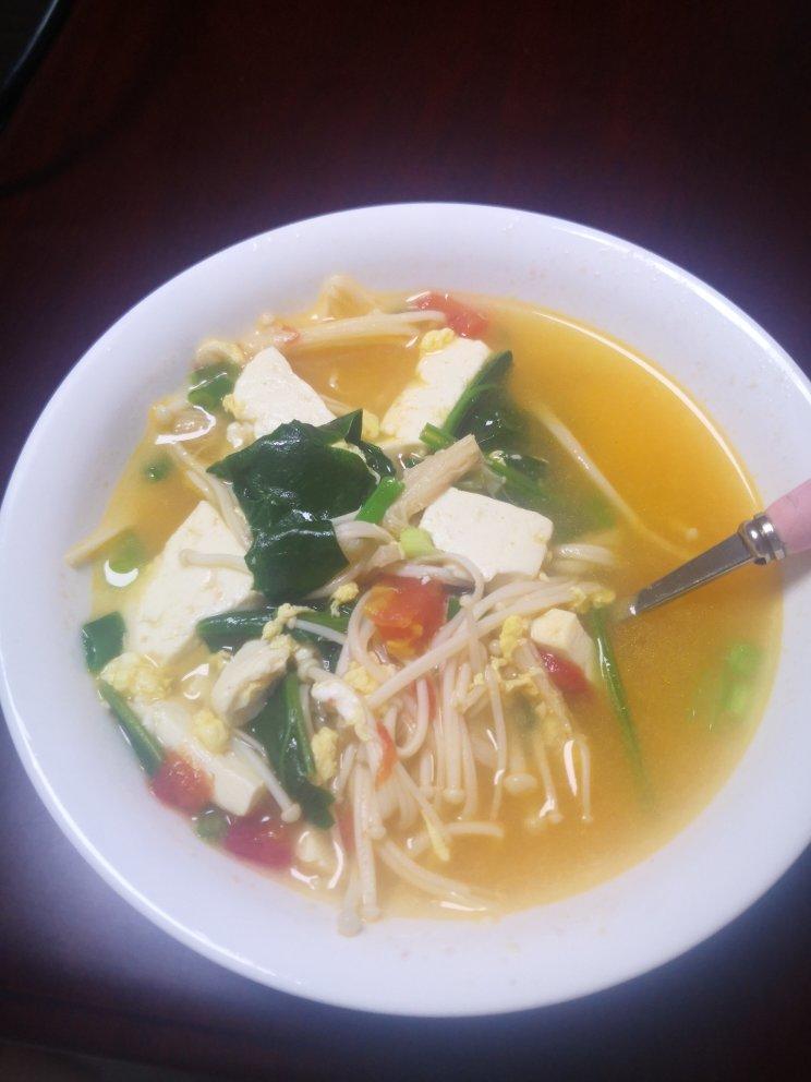 低卡高蛋白番茄金针菇豆腐汤，好喝不发胖