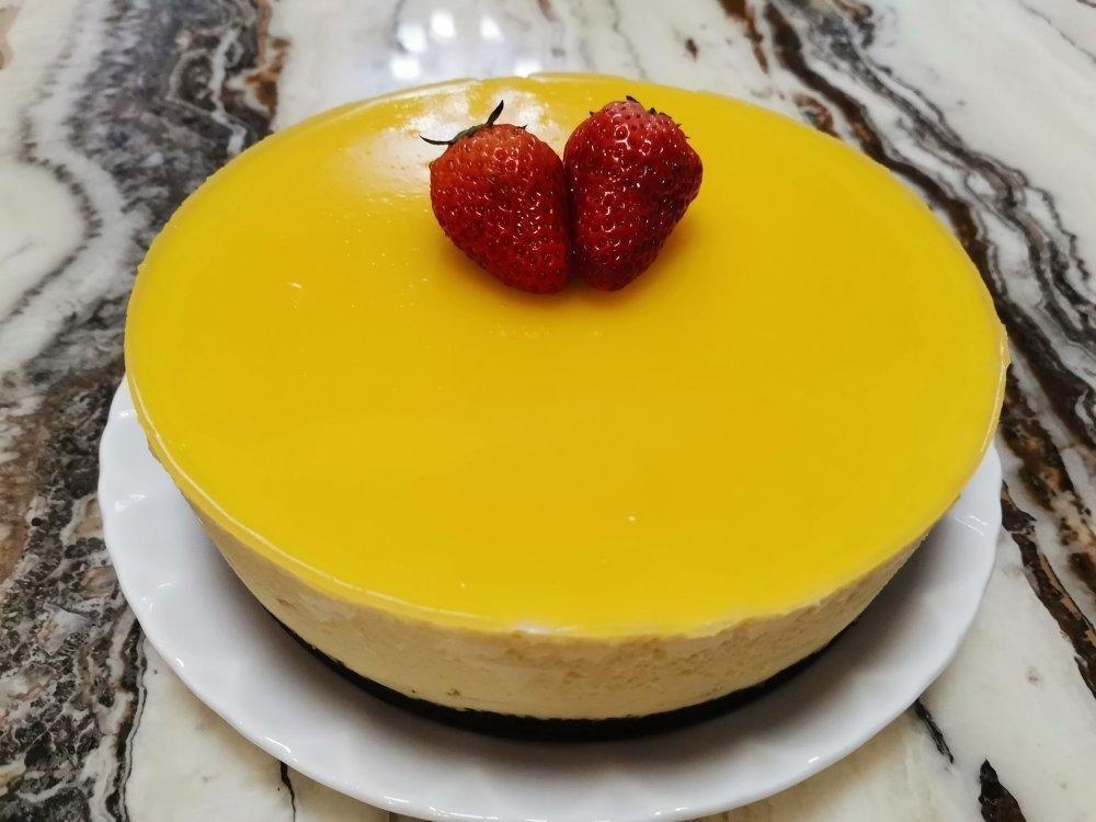 8寸芒果流心慕斯蛋糕