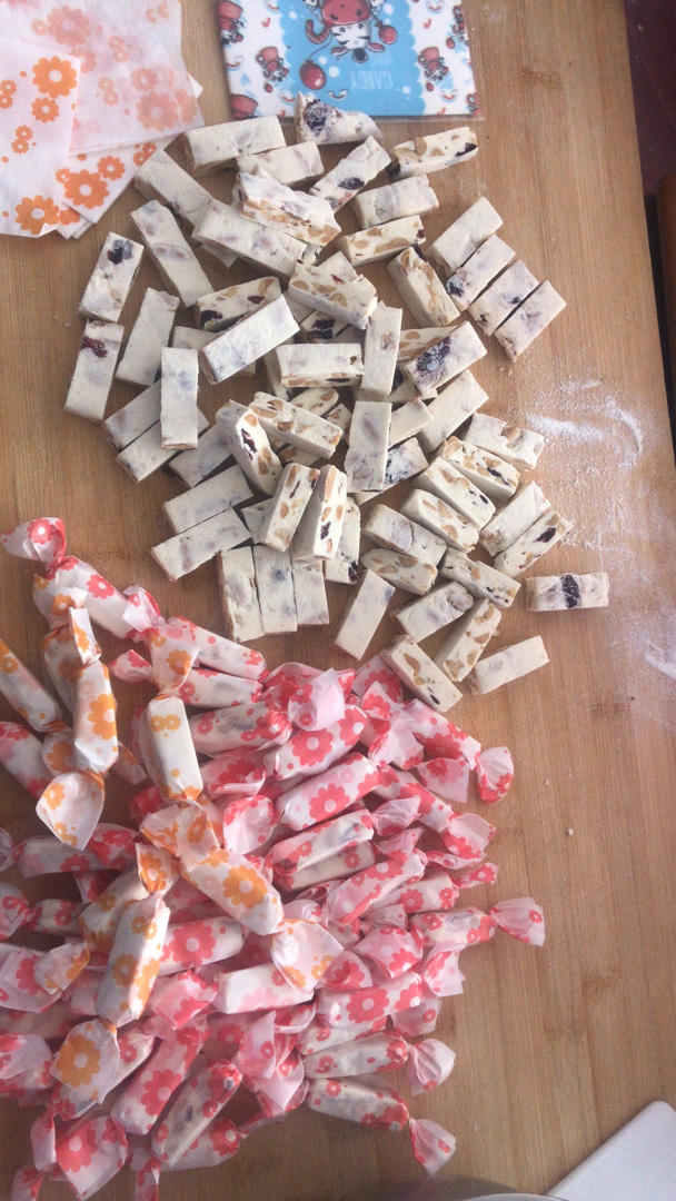 花生牛轧糖-蔓越莓牛扎糖