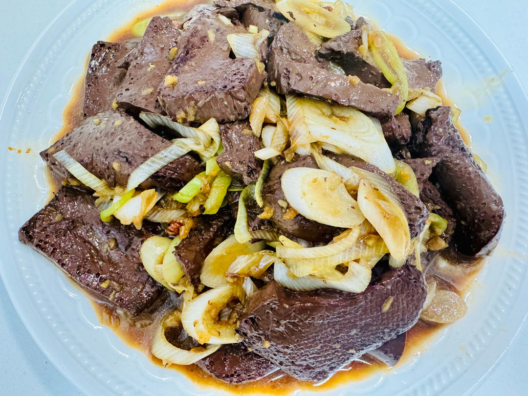 大葱冒鸭血（炒鸭血）