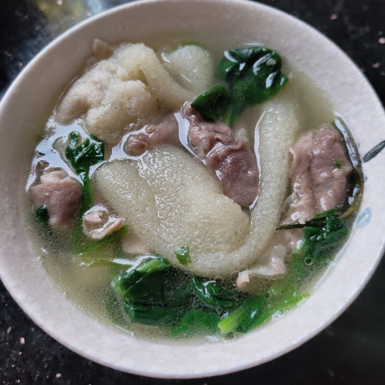 竹荪羊肉片菠菜汤的做法