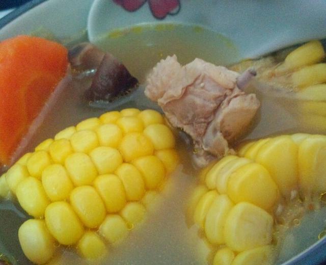 胡萝卜玉米鸡汤的做法