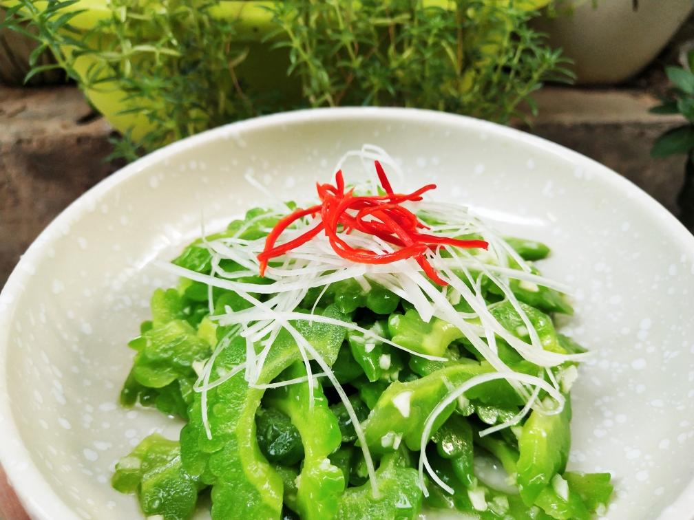 减肥神菜-炝拌苦瓜的做法
