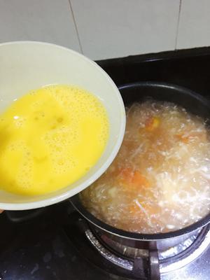 金针菇西红柿日本豆腐鸡蛋汤+干贝 鲜香加倍的做法 步骤7