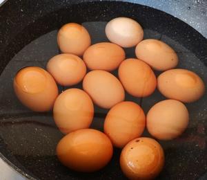 卤鸡蛋的做法&咸香Q弹味道香。的做法 步骤1