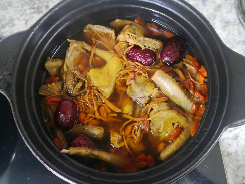 红枣枸杞乳鸽汤