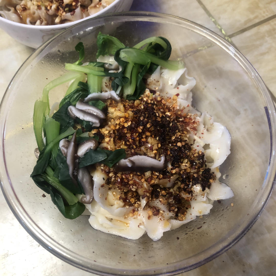 十分钟就能吃上的超简单油泼面