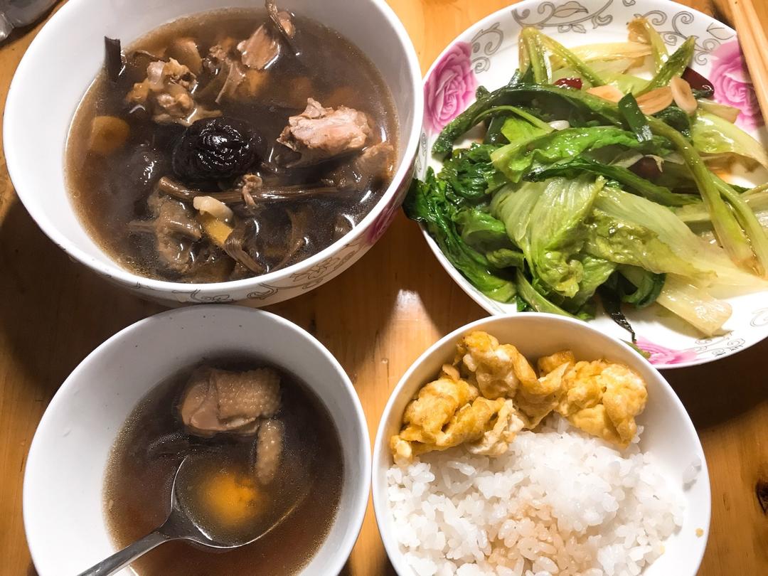 香菇炖鸡汤