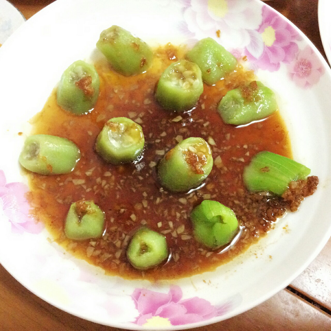 只需要五分钟就可以的美味蒜蓉蒸丝瓜