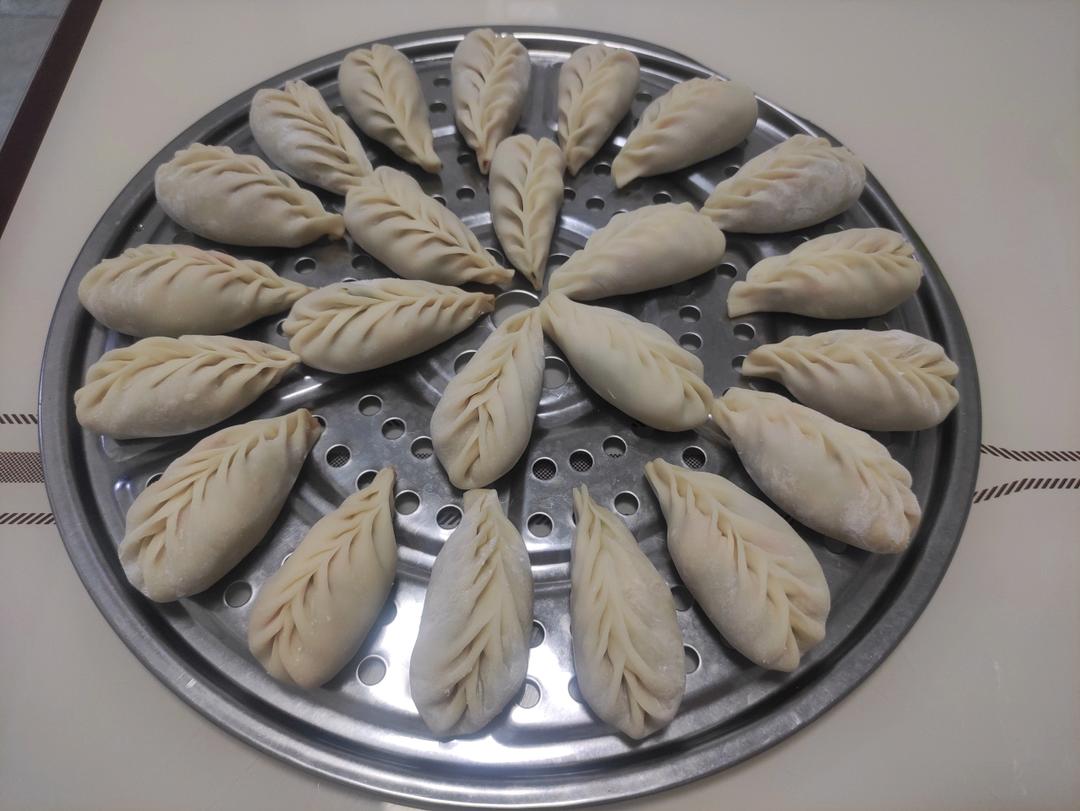 美味爽口的香菇，芹菜，大肉饺子，包子，蒸饺馅