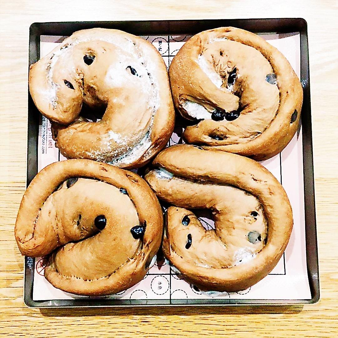 叶耶晔夜做的便便面包- 巧克力香蕉奶酪软欧