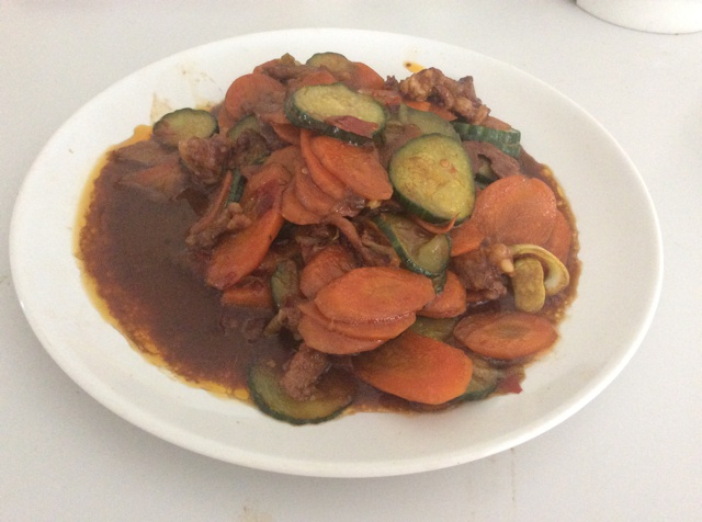 胡萝卜青瓜炒肉片