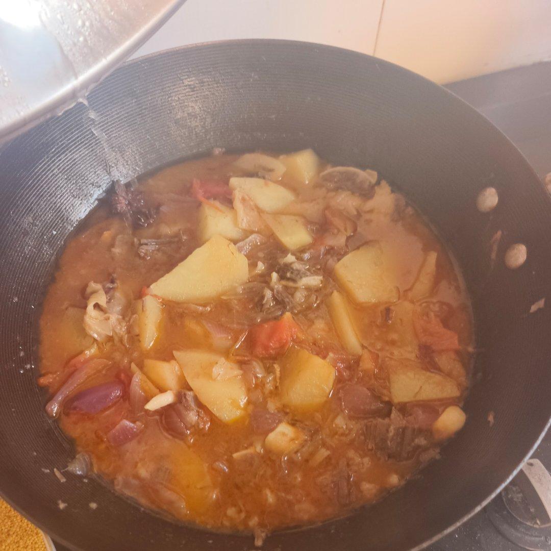 西红柿土豆洋葱炖雪花牛肉