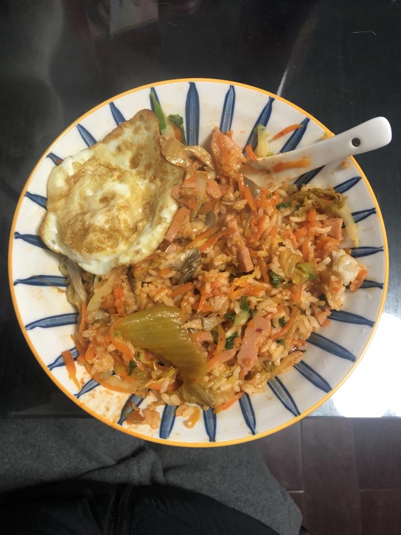 菜比饭多的韩式拌饭