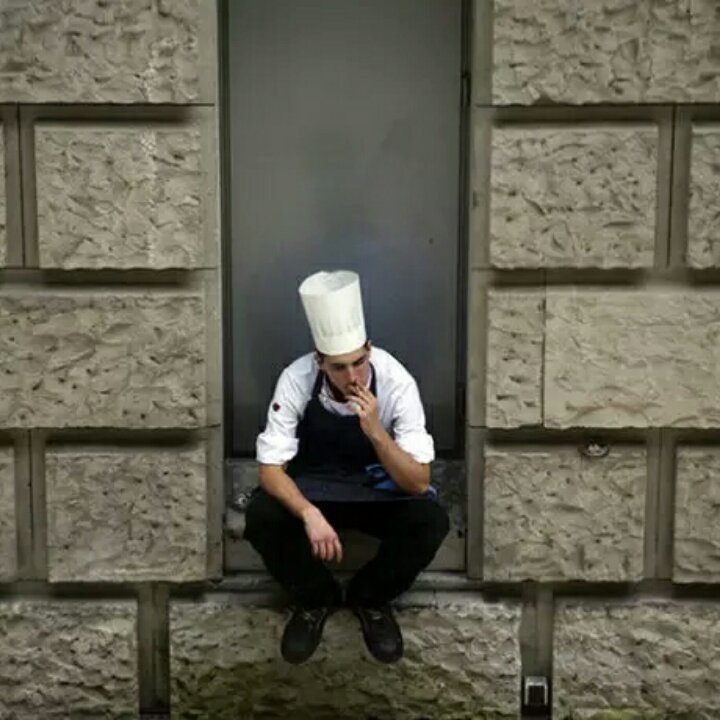 滋己