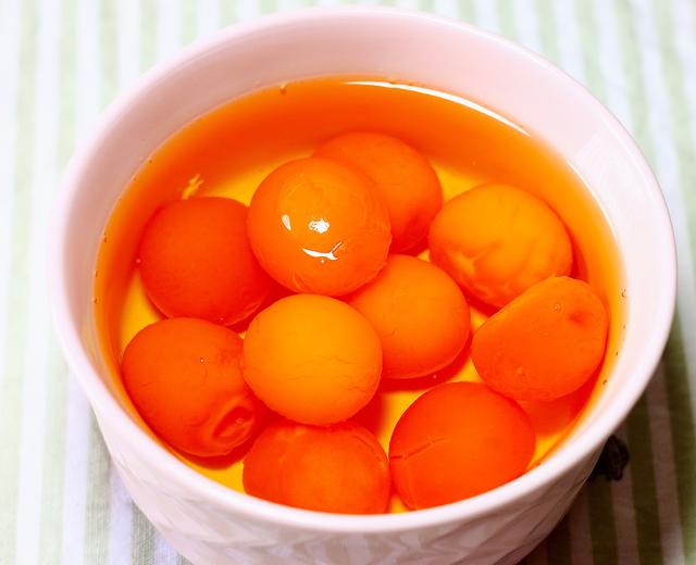 教你如何让咸蛋黄不腥还会沙沙流油‼️👉🏻生咸蛋黄的处理方法的做法