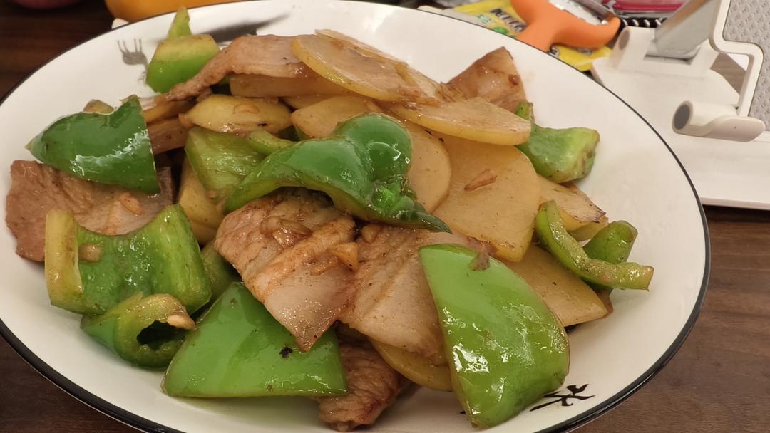 下饭菜：青椒土豆炒肉片