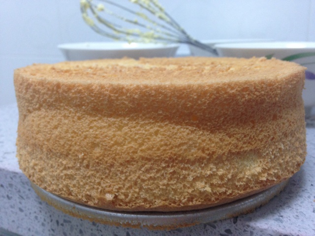 超简单完美戚风蛋糕（6寸2蛋）附打发、翻拌、脱模视频