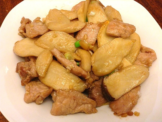 zs四叶草做的杏鲍菇炒肉片