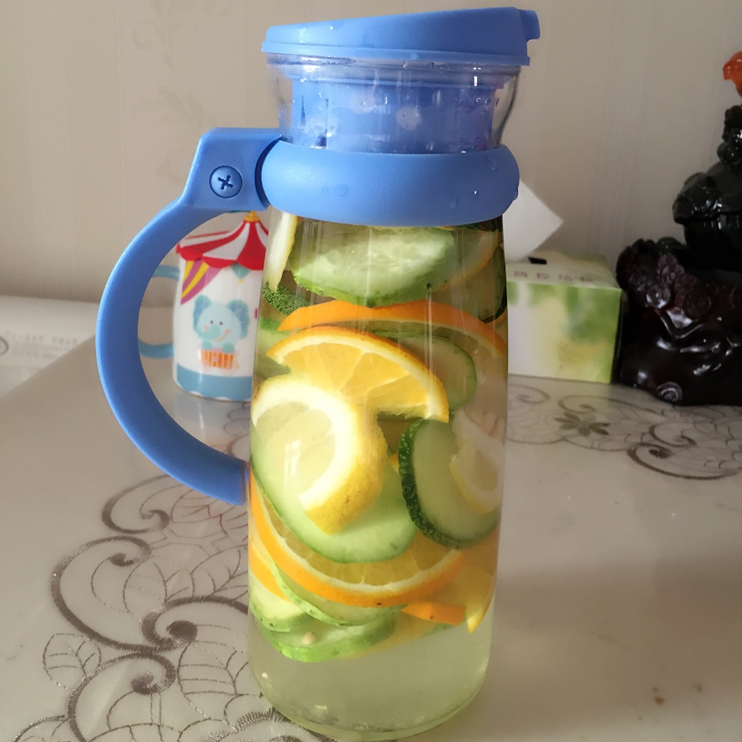 detox water 自制排毒养颜水 健康饮料 果蔬泡汁