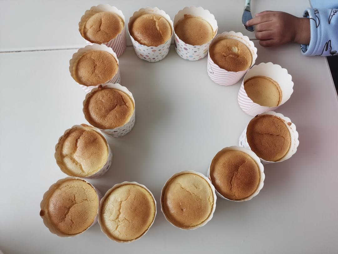 戚风小纸杯蛋糕