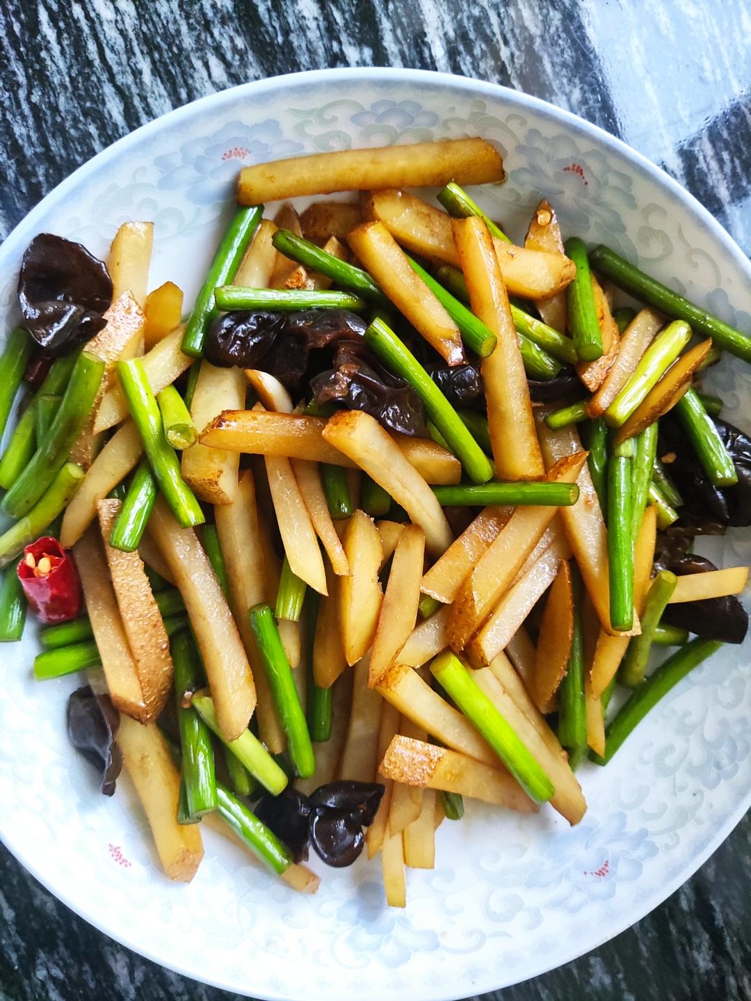 蒜苔土豆条