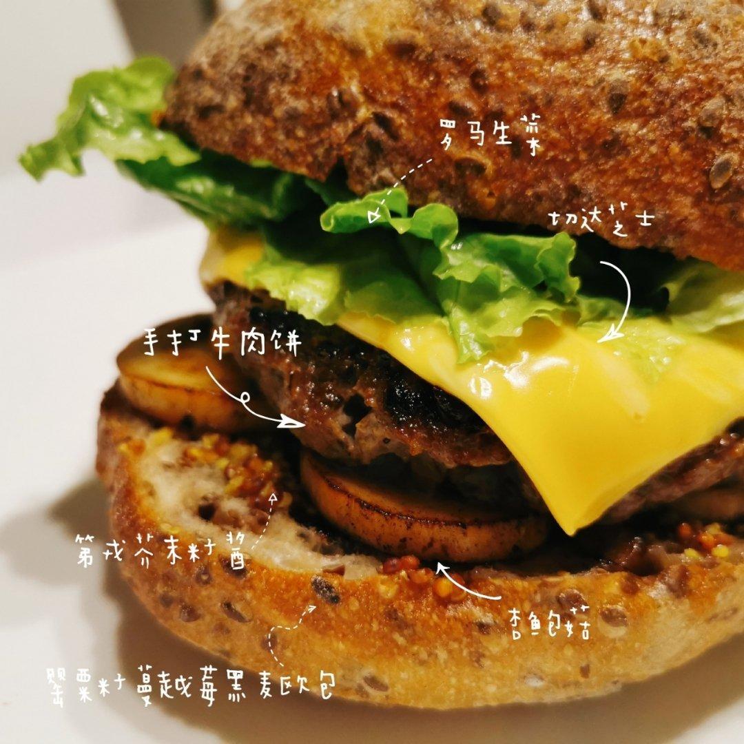 洋葱牛肉汉堡 Beef Hamburger with Fried Onions