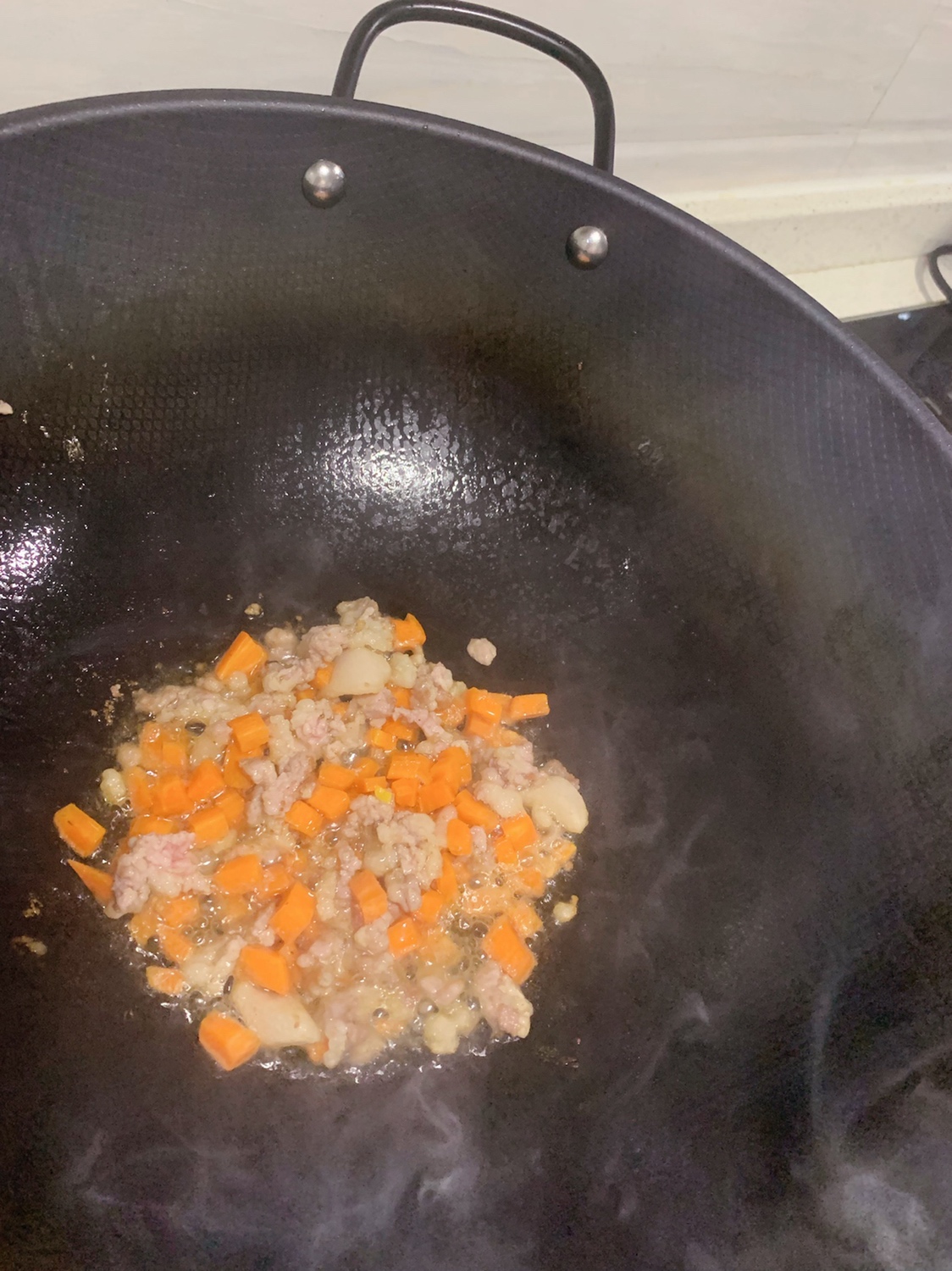 玉米炒胡萝卜的做法 步骤5