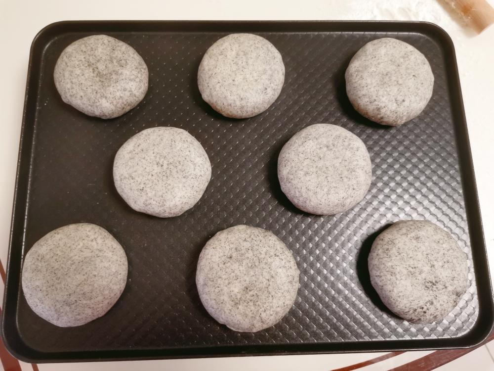 双倍黑芝麻餐包