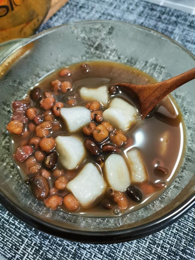 红豆薏米黑豆芋圆红糖水的做法 步骤11