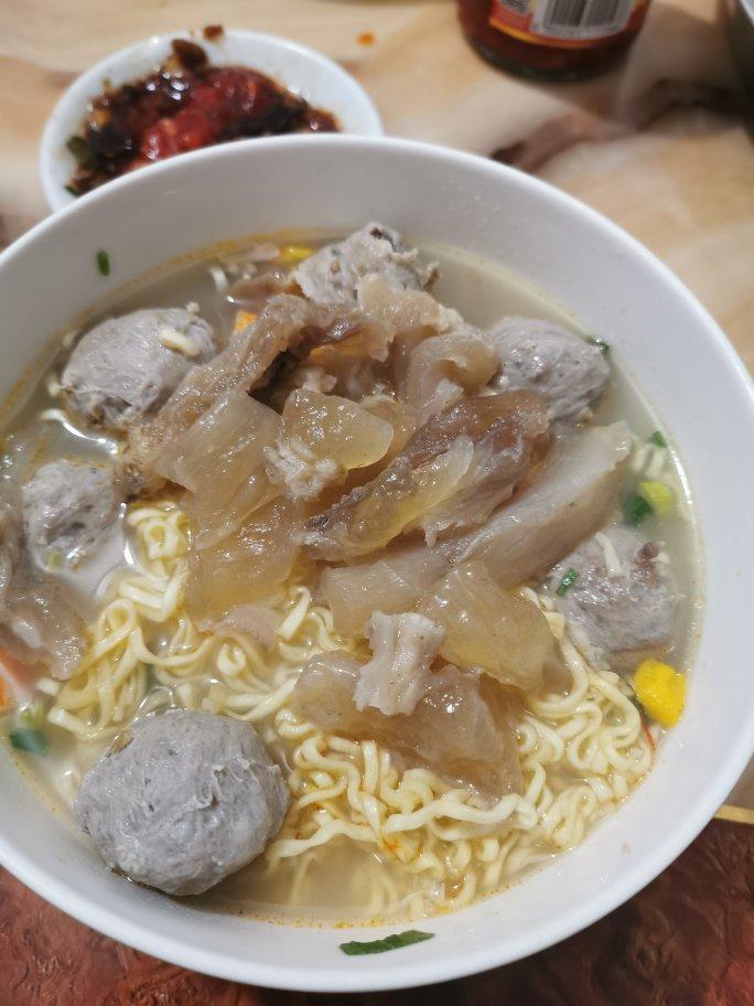 姐姐妹妹の惊喜牛肉丸子面