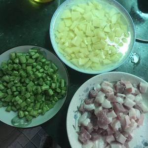 五花肉土豆芸豆焖饭的做法 步骤1
