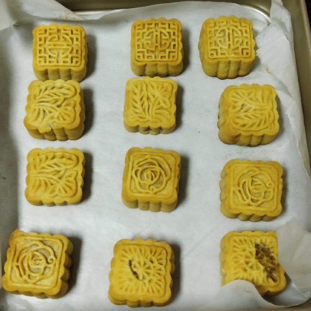 广式月饼——蛋黄莲蓉月饼