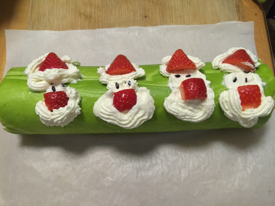 圣诞菠菜草莓蛋糕卷
