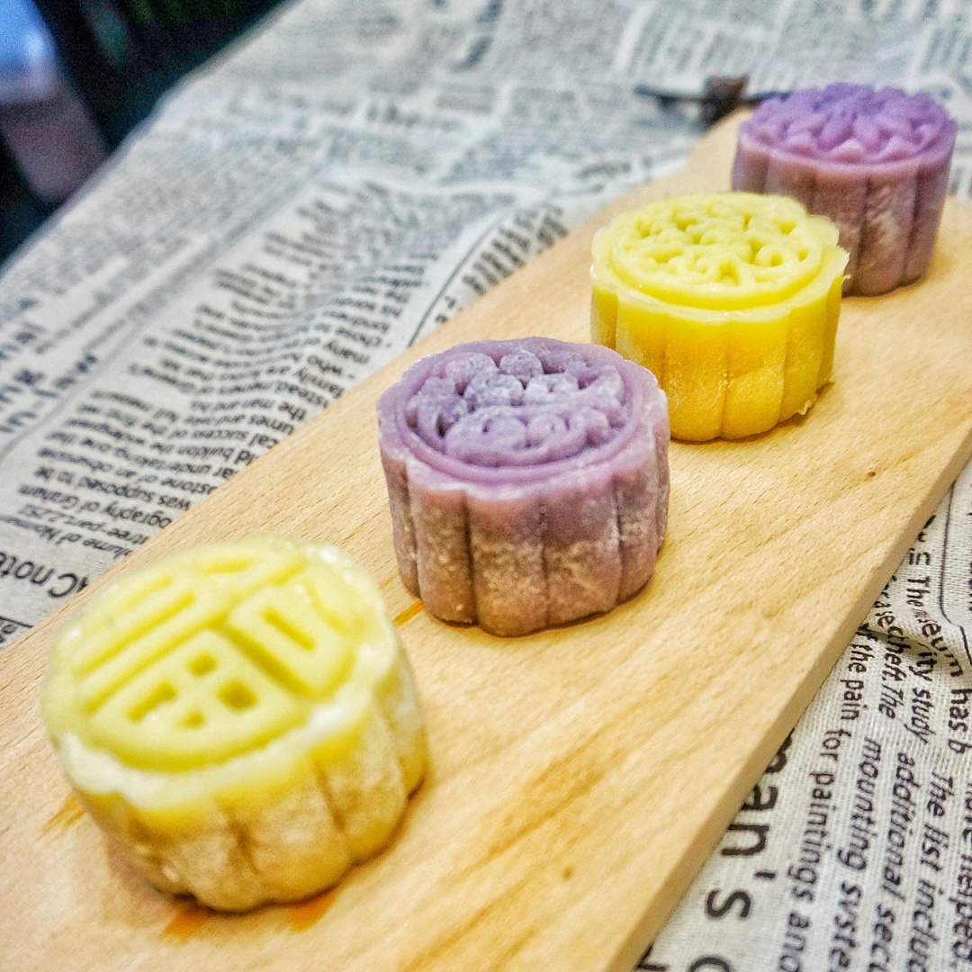 绝世好方！不开裂不粘手港式冰皮月饼（附奶黄馅做法）