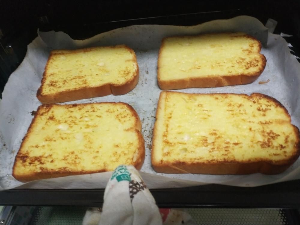 十分钟唤醒元气一整天的香烤奶香酥脆黄金吐司！！！【不沾吸油纸版】