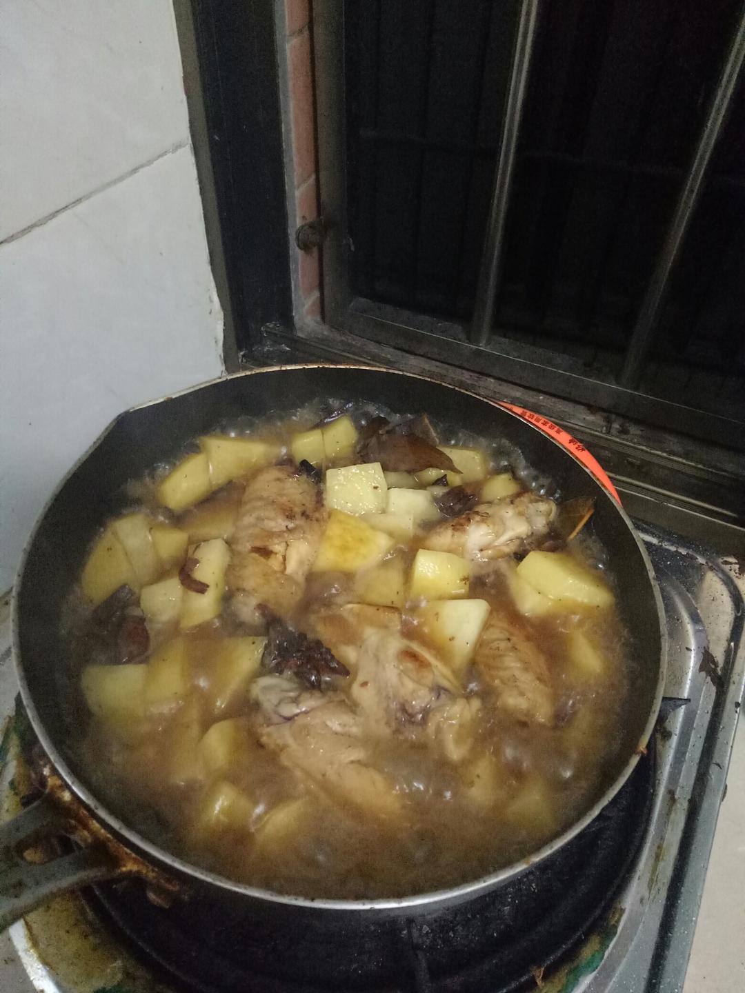 土豆炖鸡翅（快手零失败）