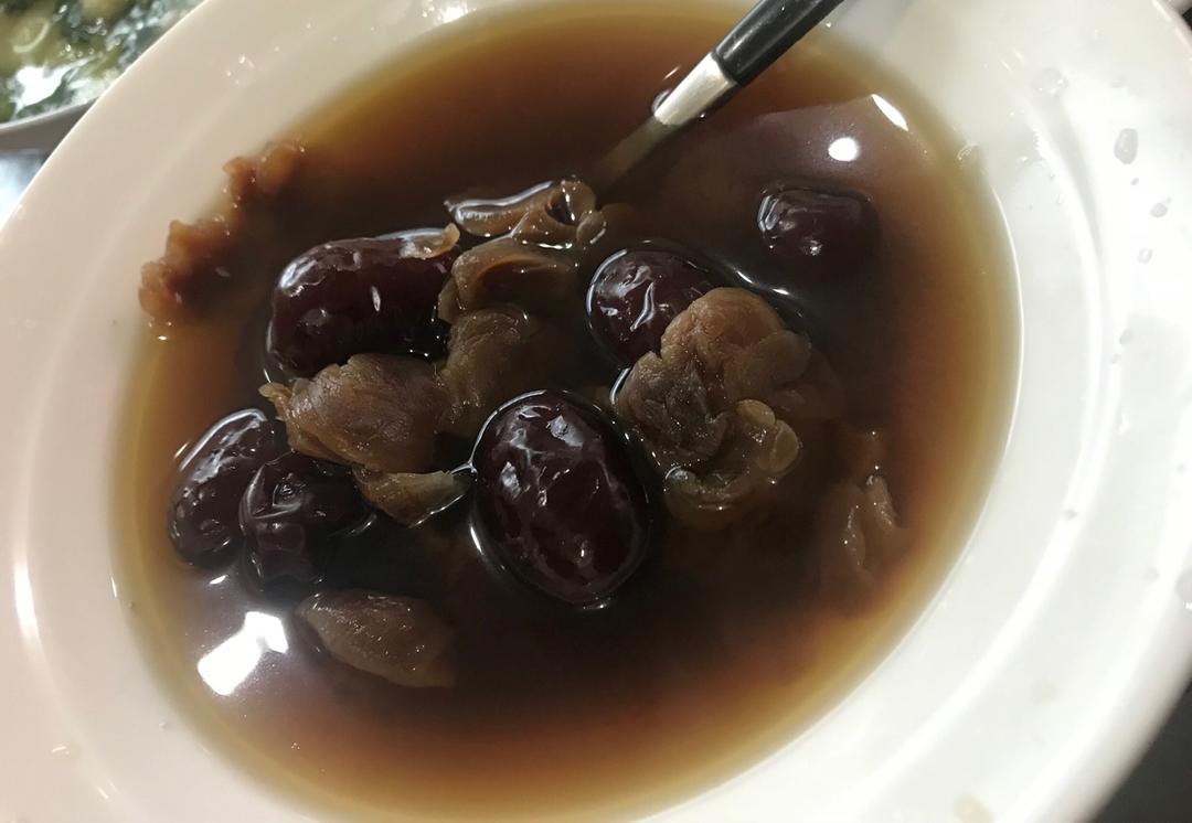 红枣莲子桂圆汤