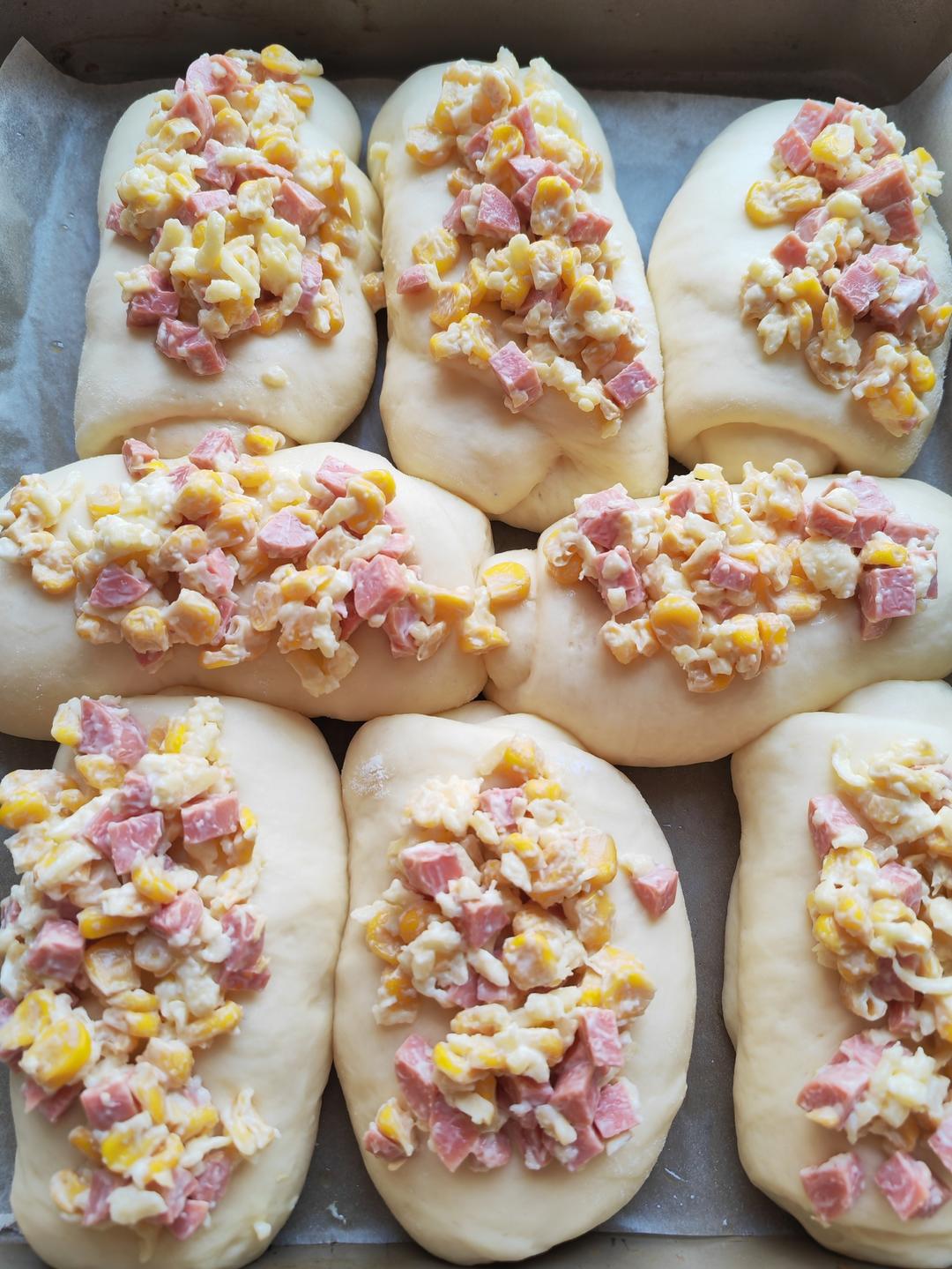 玉米火腿沙拉面包