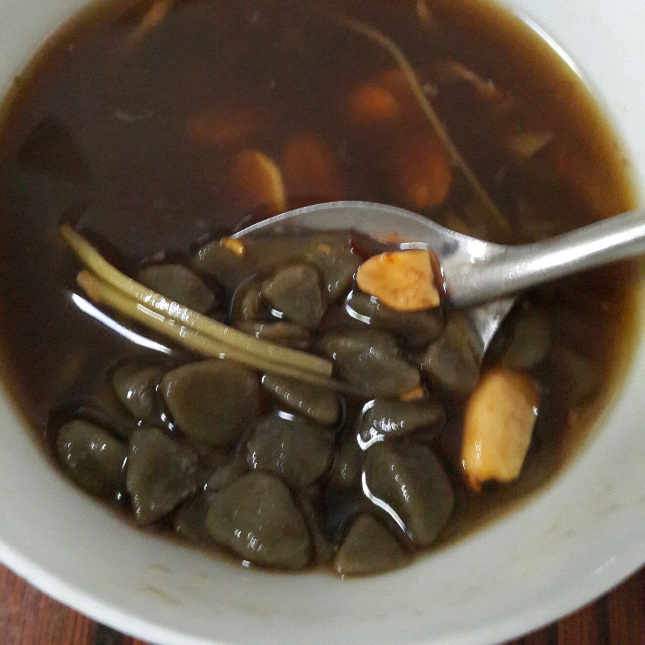 淡淡流眸做的姜汁红糖鸡屎藤